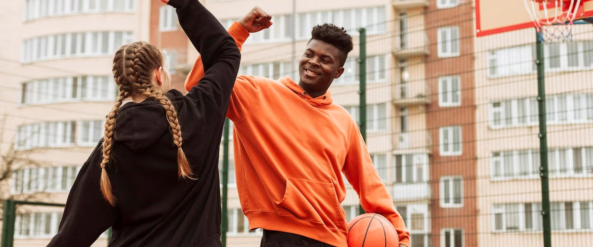 La ropa deportiva urbana en el baloncesto: moda y rendimiento en la cancha